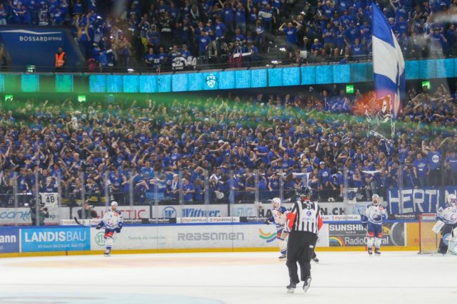Photo hockey match Zug - Zürich le 23/04/2022