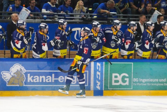 Photo hockey match Zug - Zürich le 23/04/2022