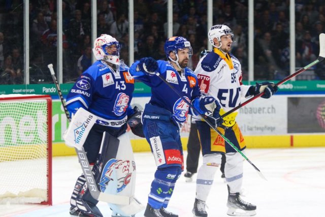 Photo hockey match Zürich - Zug le 25/04/2022