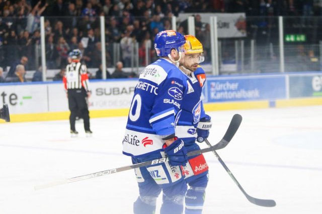 Photo hockey match Zürich - Zug le 25/04/2022