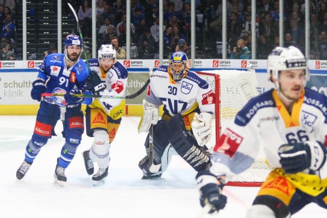 Photo hockey match Zürich - Zug le 25/04/2022