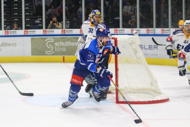 Photo hockey match Zürich - Zug le 25/04/2022