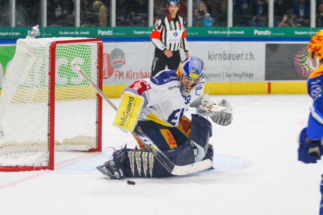 Photo hockey match Zürich - Zug le 25/04/2022