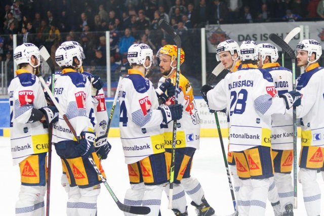 Photo hockey match Zürich - Zug le 25/04/2022