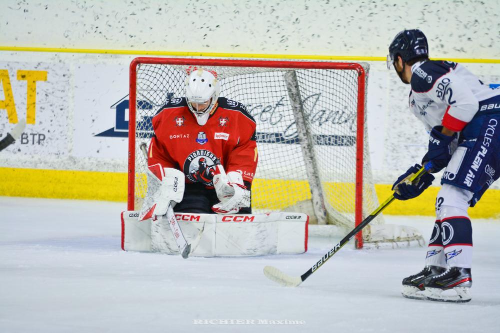 Chamonix  2 - 4 Angers 