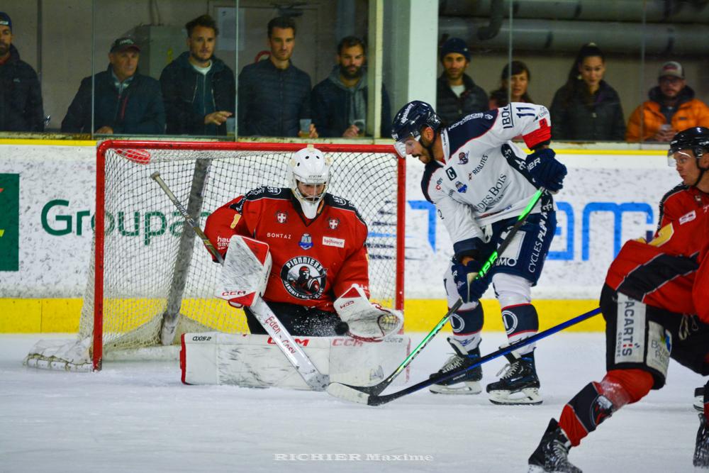 Chamonix  2 - 4 Angers 