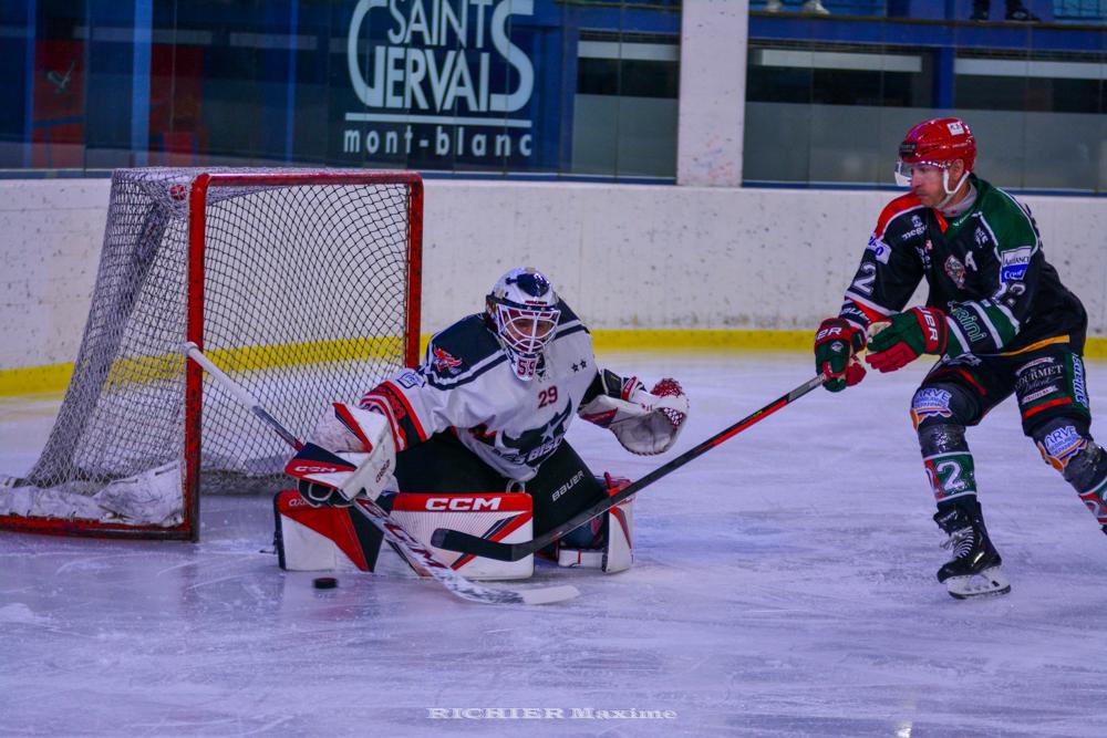 Mont-Blanc 3 - 4 Neuilly/Marne