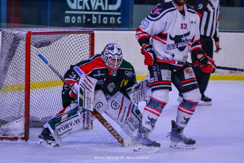 Mont-Blanc 3 - 4 Neuilly/Marne