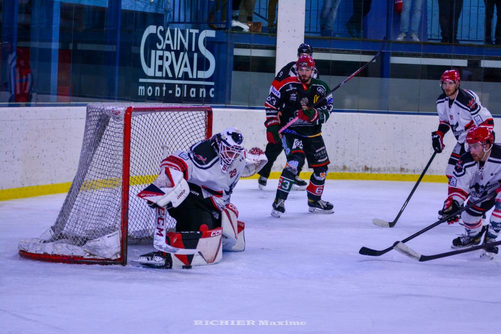 Mont-Blanc 3 - 4 Neuilly/Marne