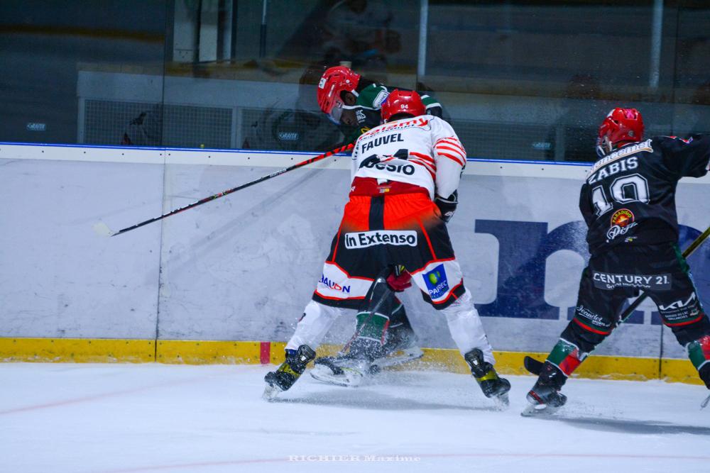 Mont-Blanc 2 - 1 Cholet 