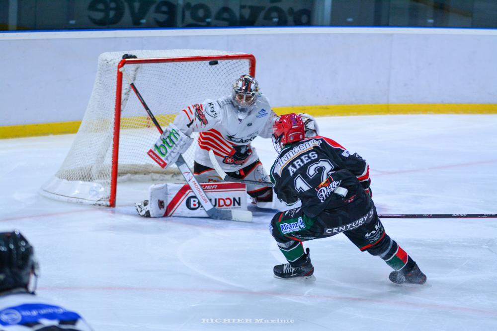 Mont-Blanc 2 - 1 Cholet 