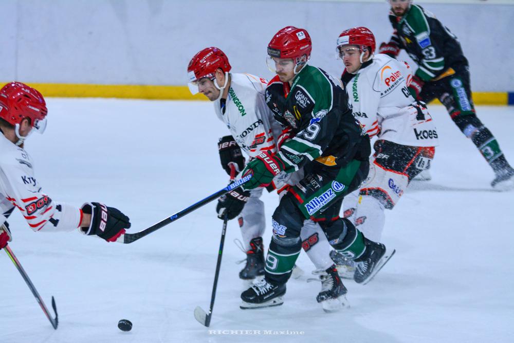 Mont-Blanc 2 - 1 Cholet 