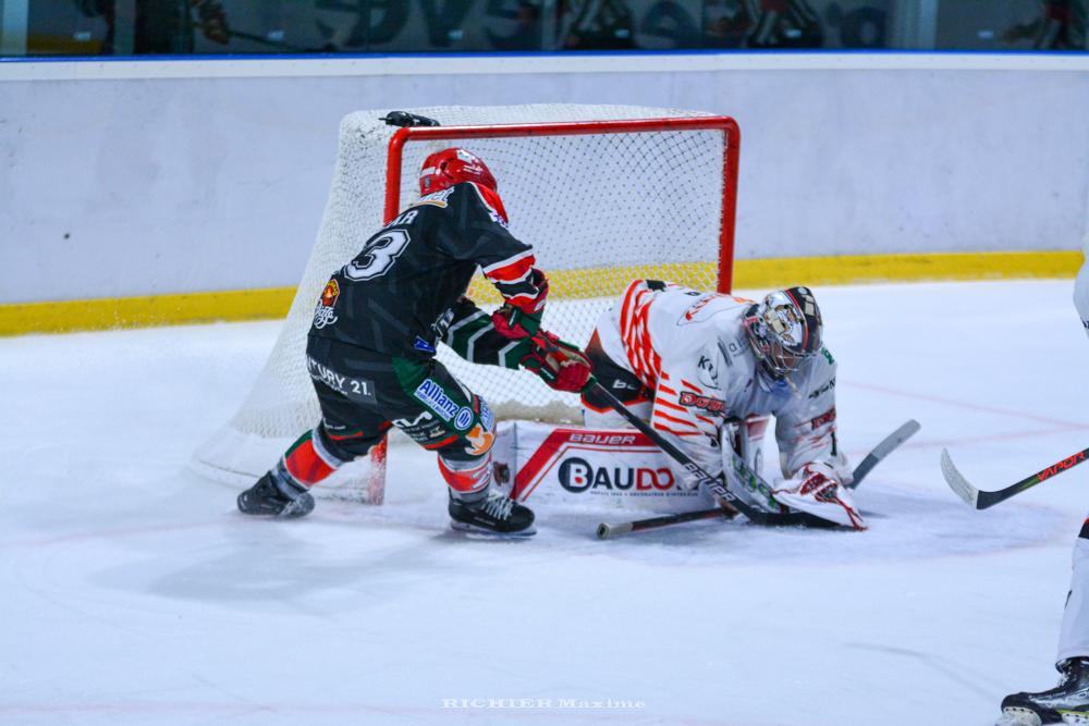Mont-Blanc 2 - 1 Cholet 
