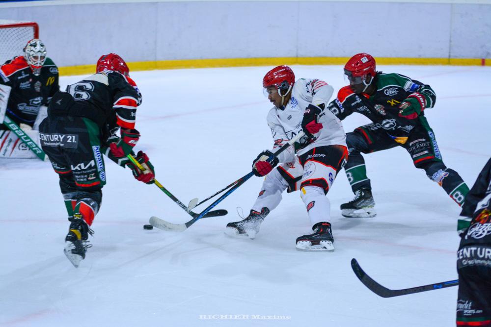 Mont-Blanc 2 - 1 Cholet 