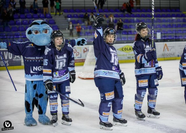 Photo hockey match Tours / Féminine - Cergy-Pontoise / Féminin le 05/11/2022