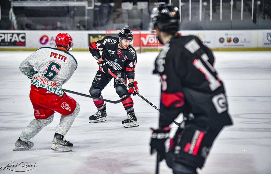 Bordeaux 7 - 3 Cergy-Pontoise