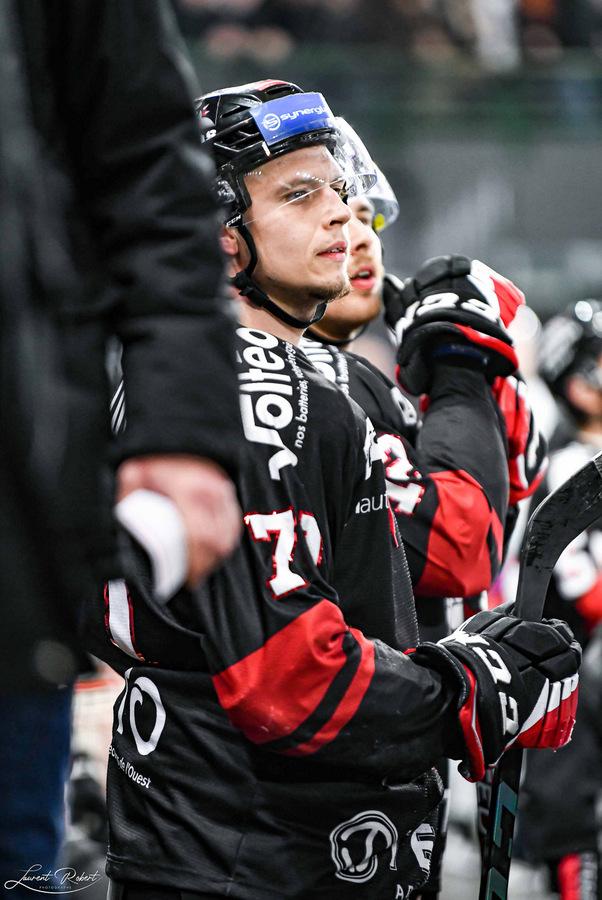 Bordeaux 7 - 3 Cergy-Pontoise