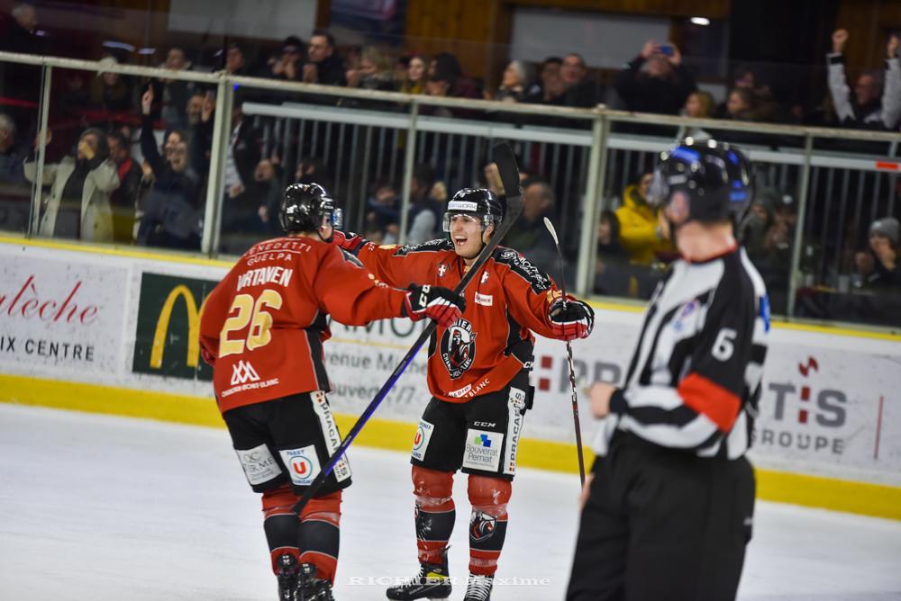 Chamonix  5 - 4 Angers 