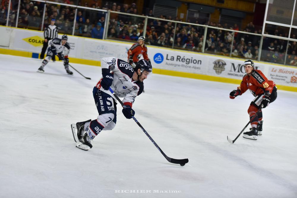 Chamonix  5 - 4 Angers 