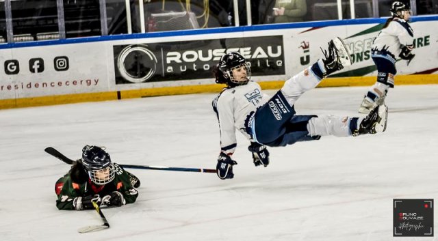Photo hockey match Cergy-Pontoise / Féminin - Tours / Féminine le 21/01/2023
