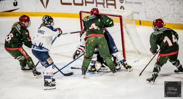 Photo hockey match Cergy-Pontoise / Féminin - Tours / Féminine le 21/01/2023