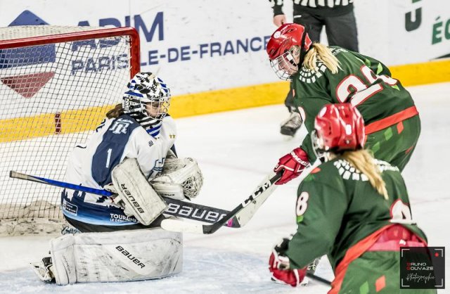 Photo hockey match Cergy-Pontoise / Féminin - Tours / Féminine le 21/01/2023