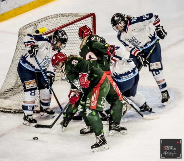Photo hockey match Cergy-Pontoise / Féminin - Tours / Féminine le 21/01/2023