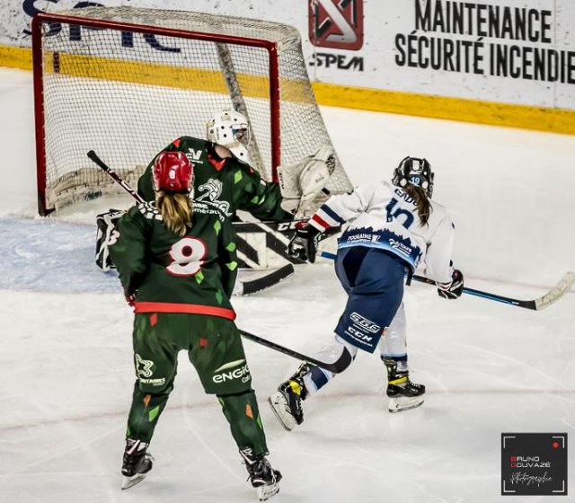 Photo hockey match Cergy-Pontoise / Féminin - Tours / Féminine le 21/01/2023
