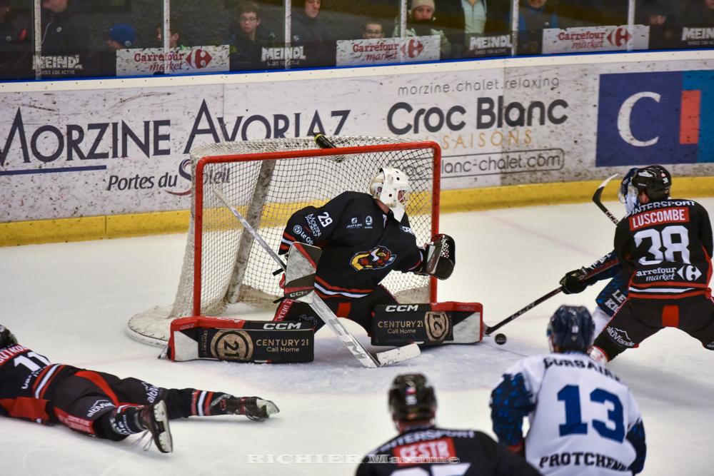 Morzine-Avoriaz 3 - 2 Nantes