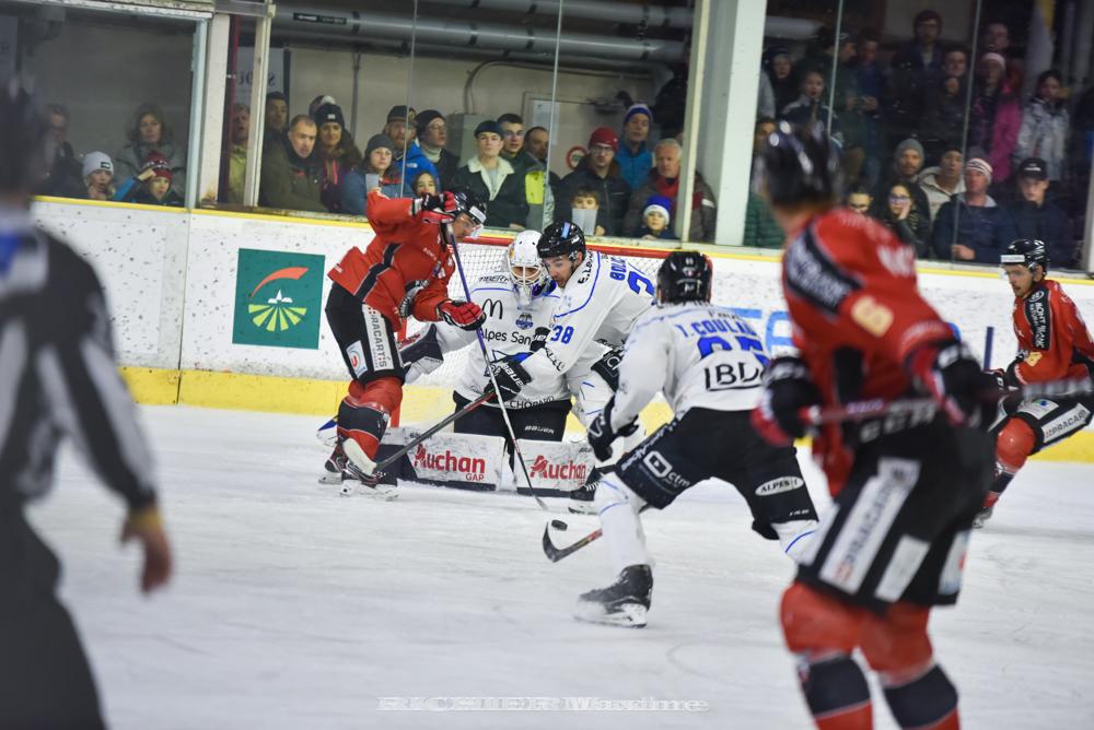 Chamonix  2 - 1 Gap 