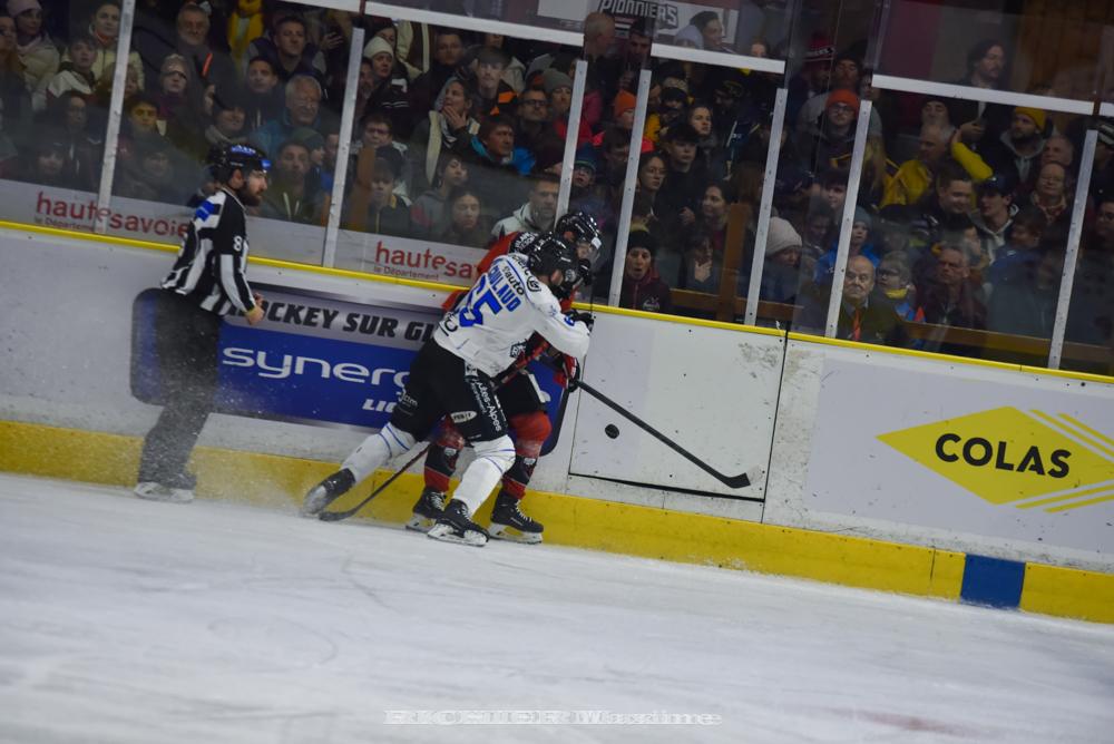Chamonix  2 - 1 Gap 
