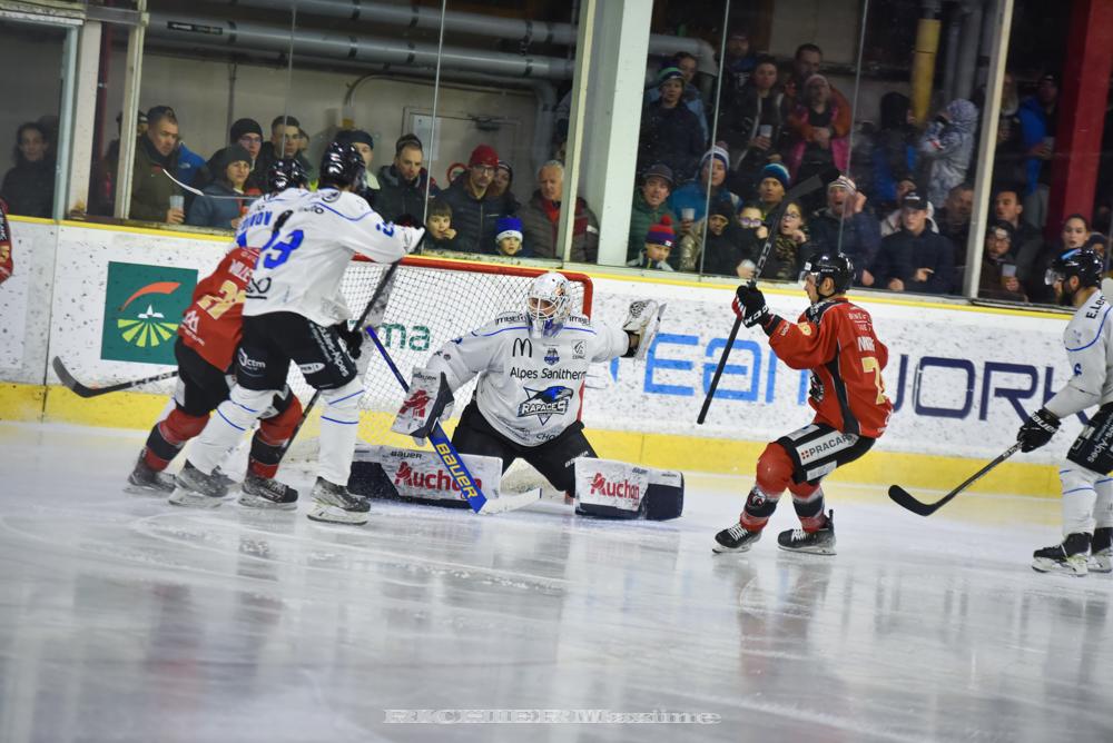Chamonix  2 - 1 Gap 