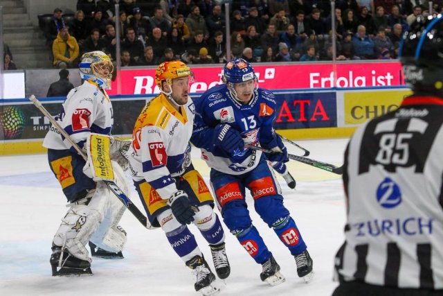 Photo hockey match Zürich - Zug le 26/02/2023