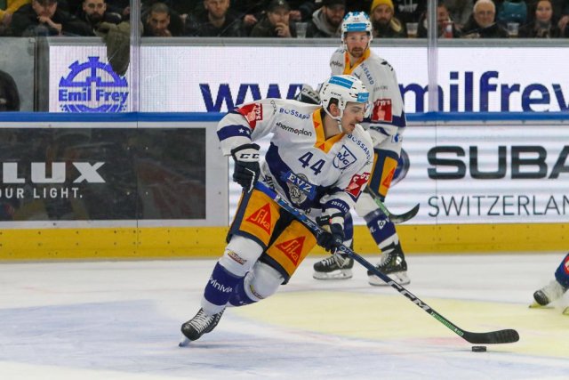 Photo hockey match Zürich - Zug le 26/02/2023