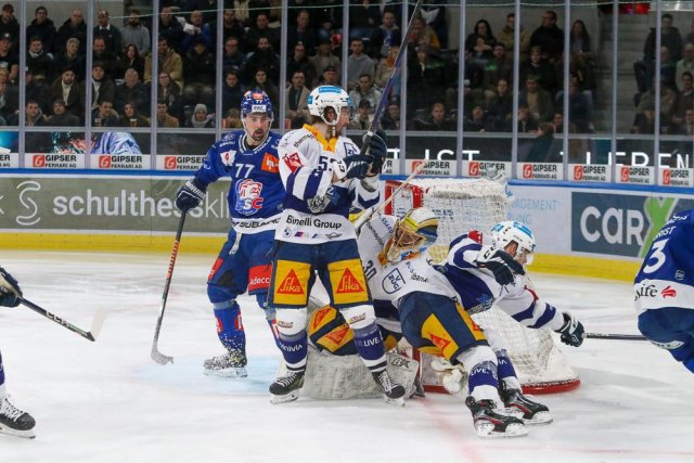 Photo hockey match Zürich - Zug le 26/02/2023