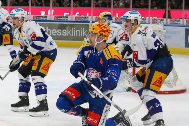 Photo hockey match Zürich - Zug le 26/02/2023