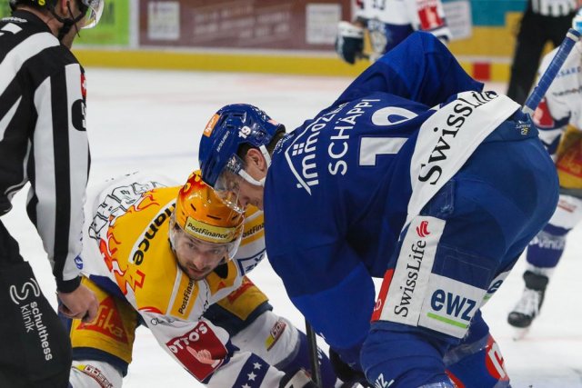 Photo hockey match Zürich - Zug le 26/02/2023