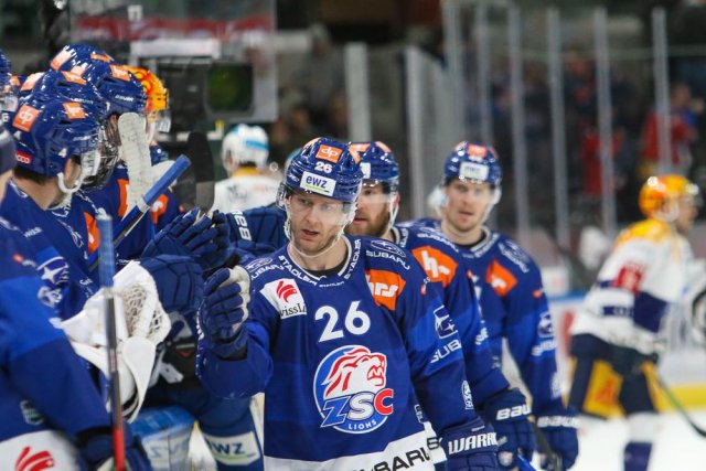 Photo hockey match Zürich - Zug le 26/02/2023