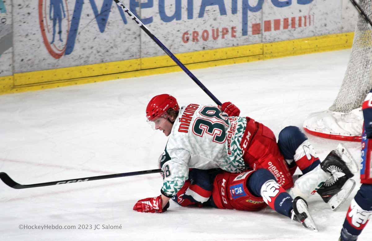 Grenoble  4 - 2 Cergy-Pontoise