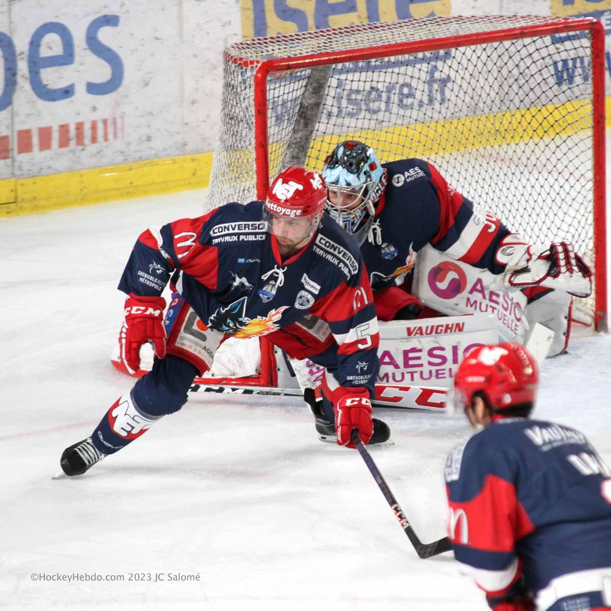 Grenoble  4 - 2 Cergy-Pontoise
