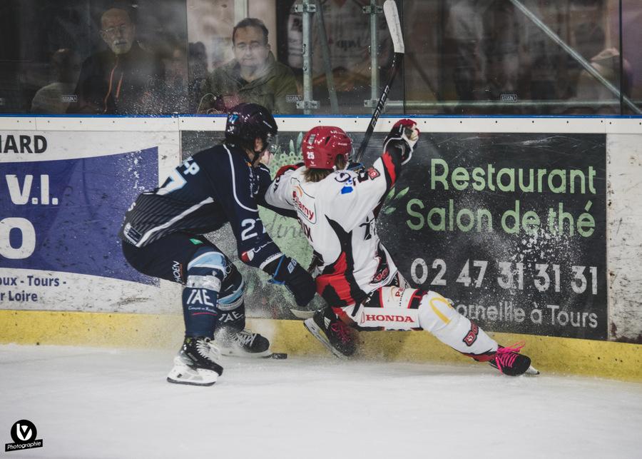Tours  2 - 3 Cholet 