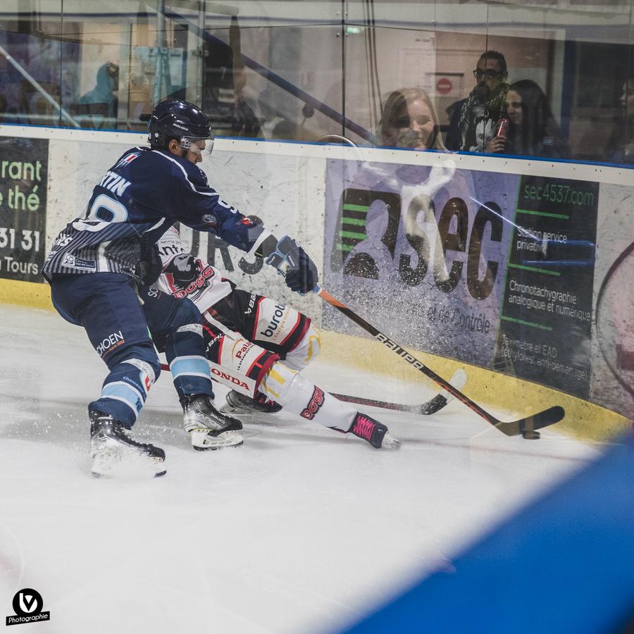 Tours  2 - 3 Cholet 