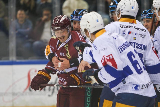 Photo hockey match Genève - Zug le 04/11/2023
