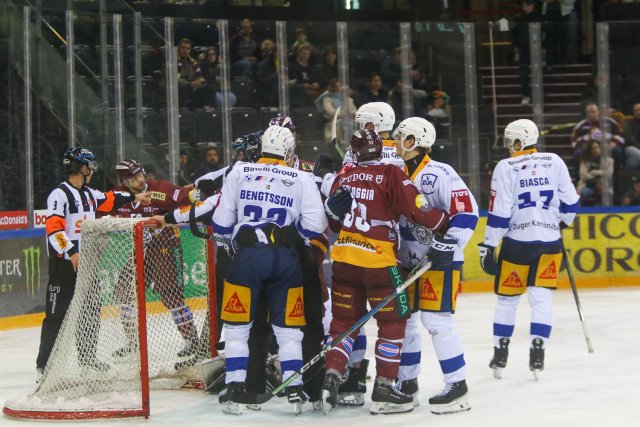 Photo hockey match Genève - Zug le 04/11/2023