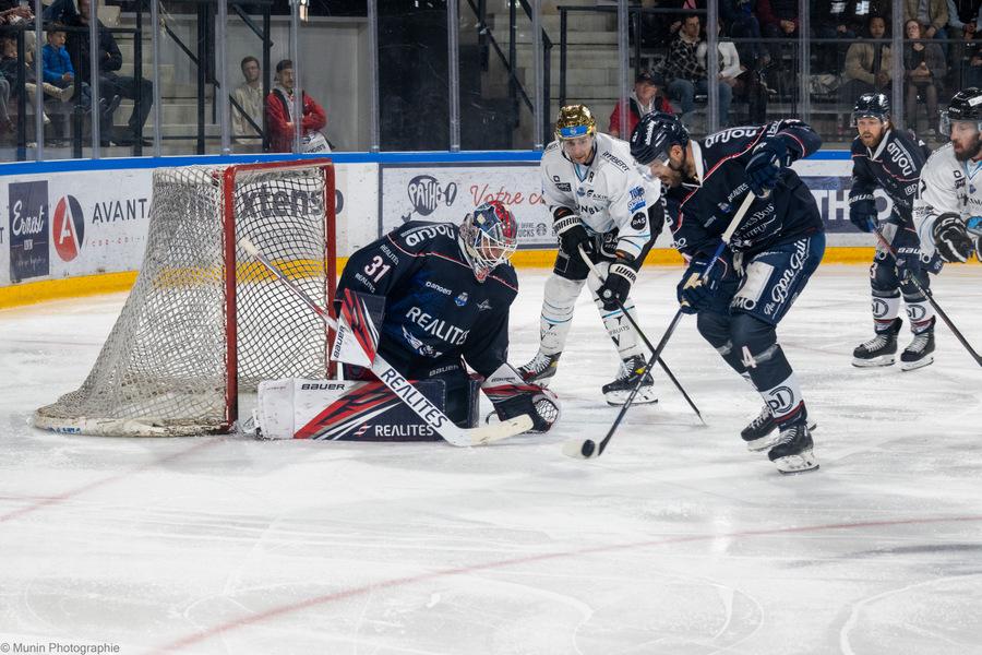 Angers  3 - 0 Marseille