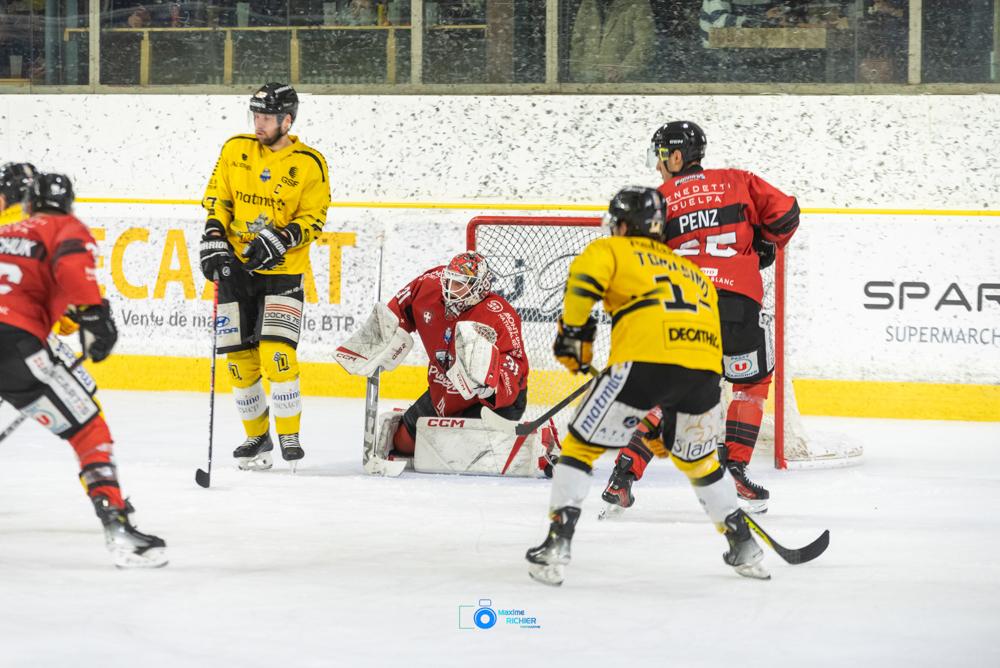 Chamonix  1 - 3 Rouen