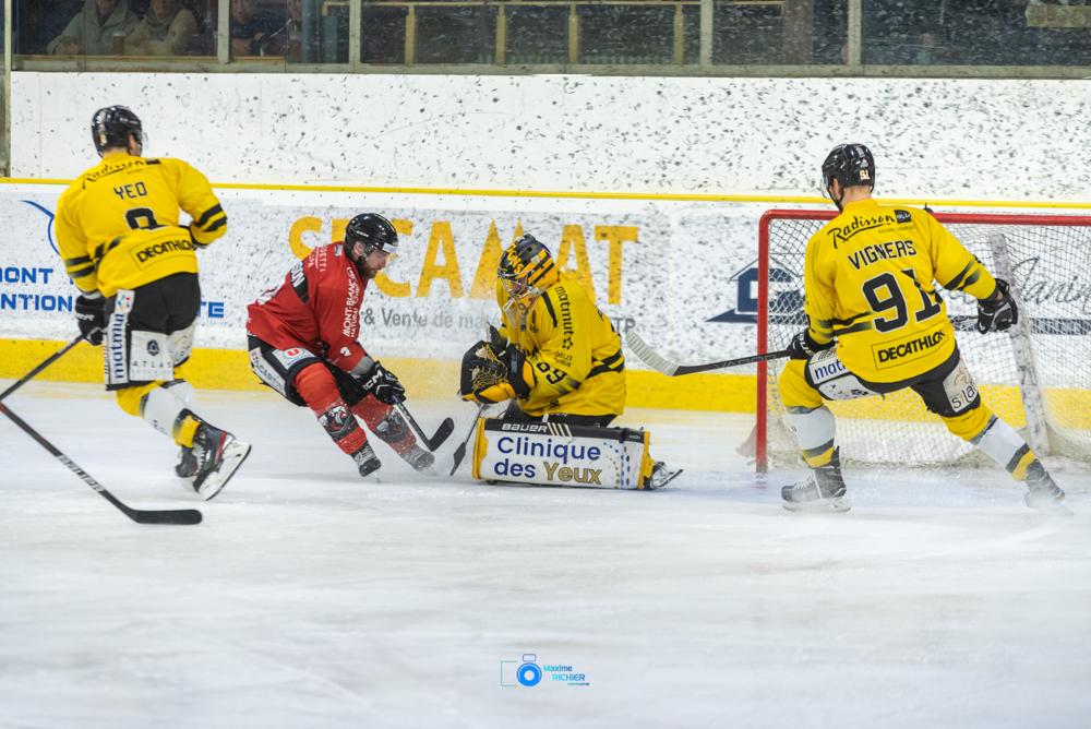 Chamonix  1 - 3 Rouen