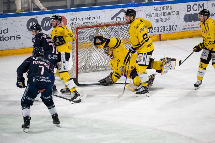 Angers  3 - 6 Rouen
