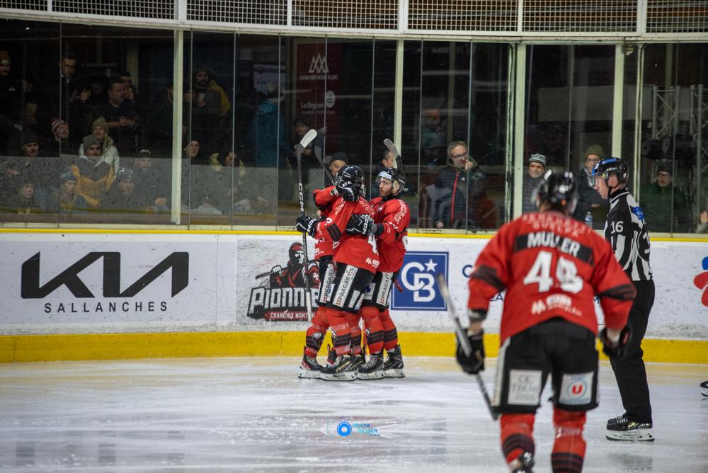 Chamonix  7 - 4 Briançon 
