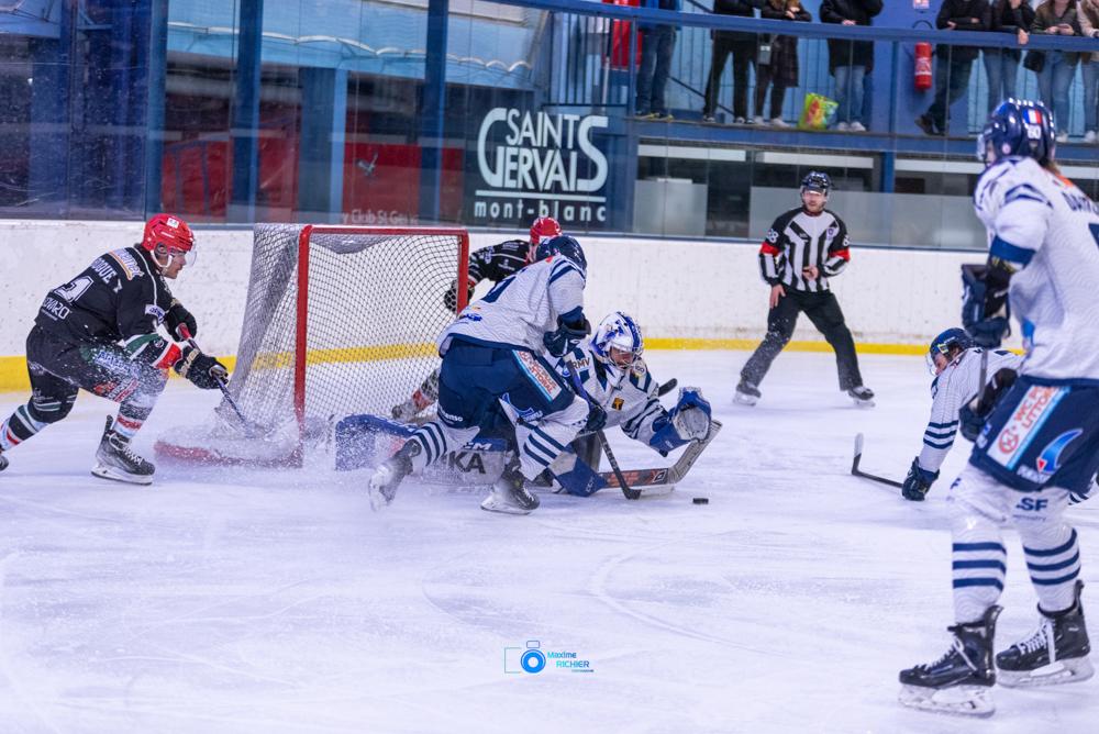 Mont-Blanc 4 - 2 Dunkerque
